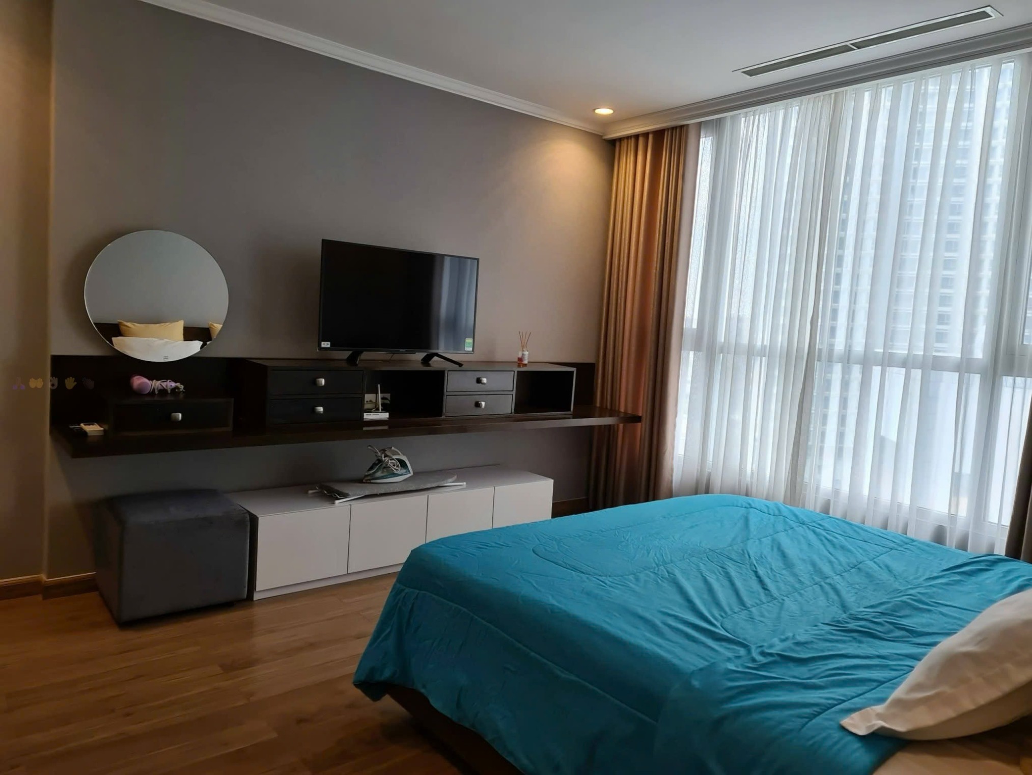 Cho thuê căn hộ Bình Thạnh, căn hộ Vinhomes Central Park, 3PN, 120m2, giá thuê 33 triệu/tháng.