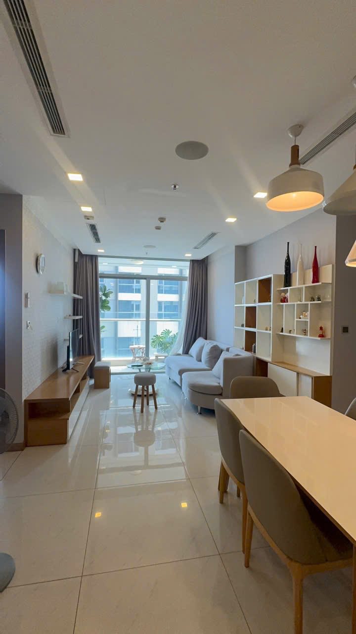 Cho thuê căn hộ Bình Thạnh, căn hộ Vinhomes Central Park, 2PN, 85.7m2, giá thuê 27 triệu/tháng.
