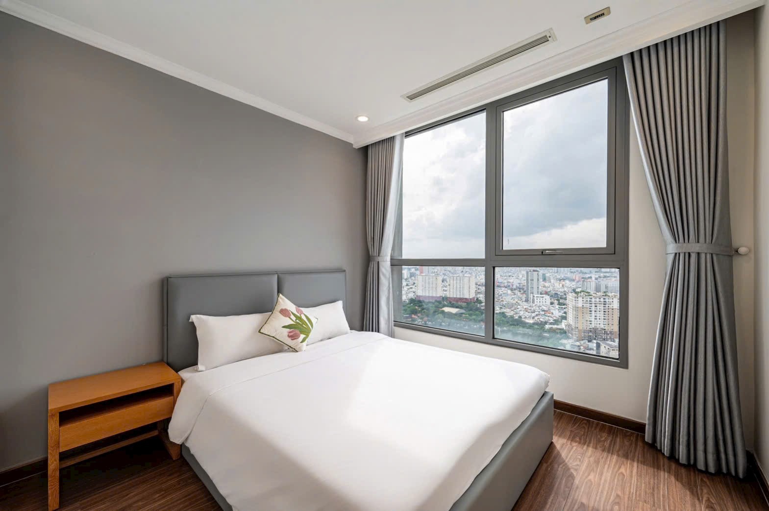 Cho thuê căn hộ Bình Thạnh, căn hộ Vinhomes Central Park, 3PN, 108m2, giá thuê 30 triệu/tháng.