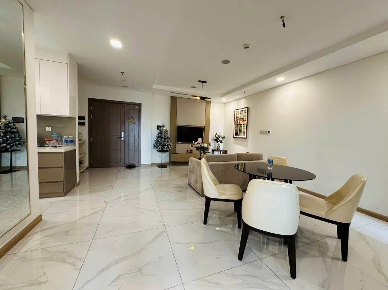 Cho thuê căn hộ Bình Thạnh, căn hộ Vinhomes Central Park, 2PN, 94m2, giá thuê 37 triệu/tháng.