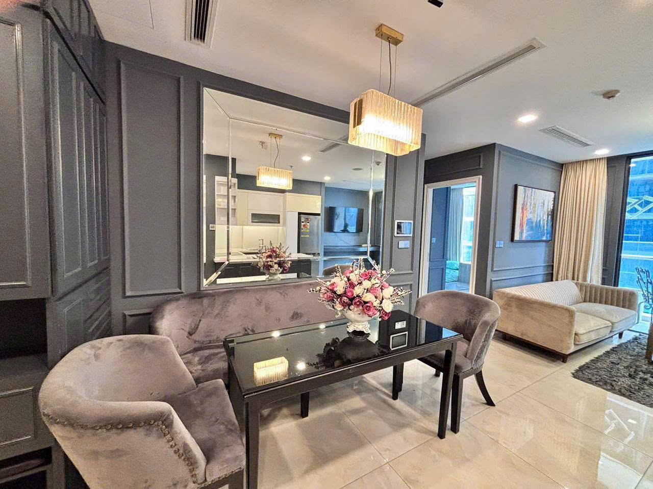 Cho thuê căn hộ Quận 1, căn hộ Vinhomes Golden River, 2PN, 77m2, giá thuê 32 triệu/tháng.