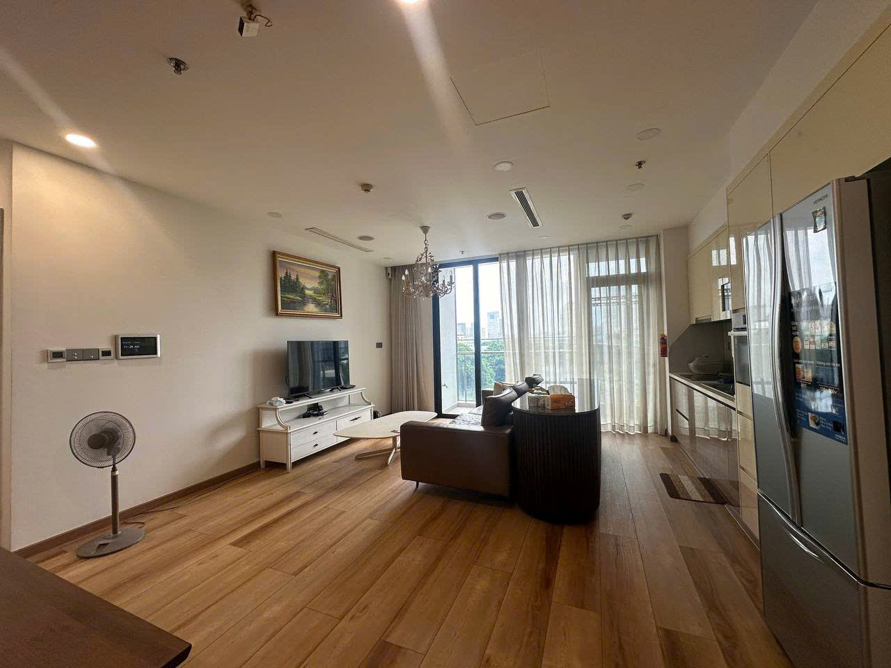 Cho thuê căn hộ Quận 1, căn hộ Vinhomes Golden River, 3PN, 101m2, giá thuê 40 triệu/tháng.
