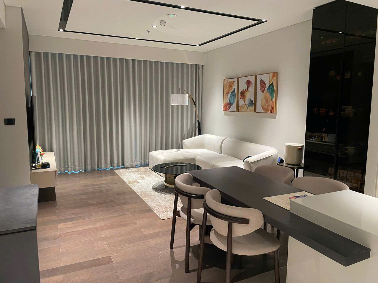 Cho thuê căn hộ Quận 1, căn hộ Grand Marina, 2PN, 89m2, giá thuê 56 triệu/tháng.