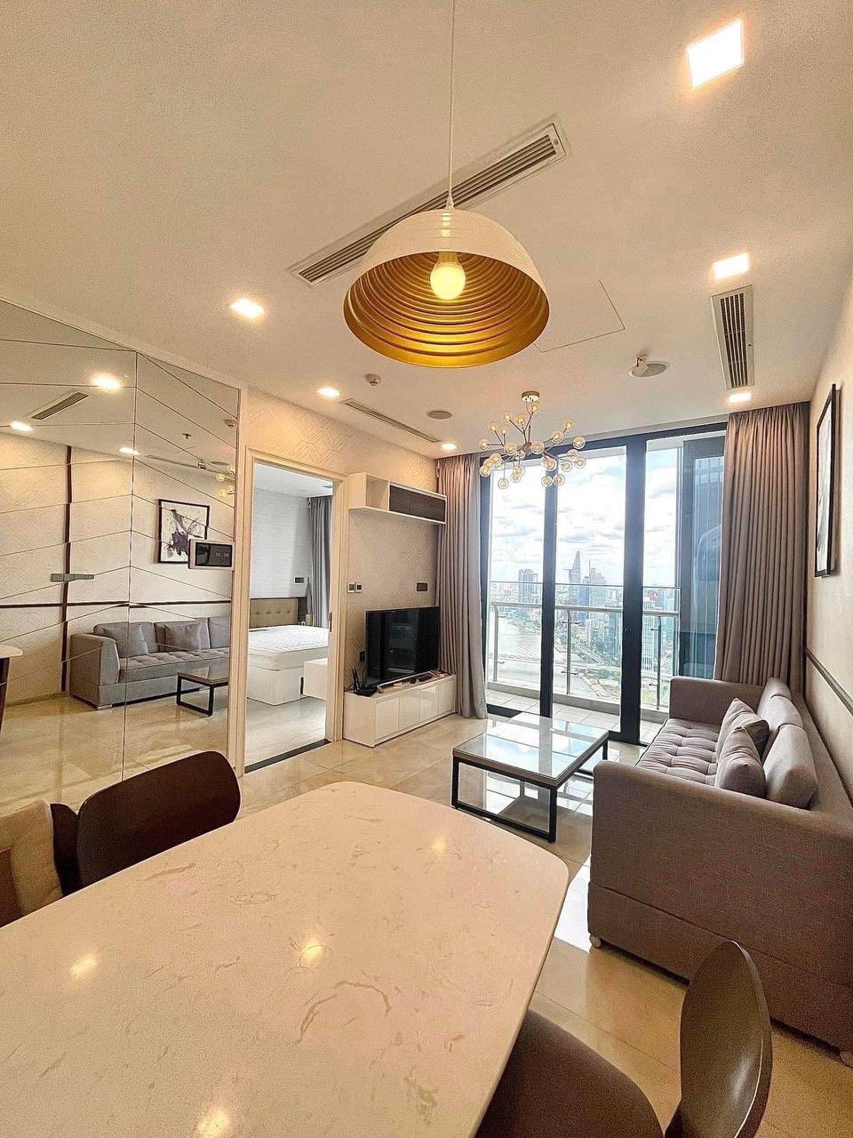 Cho thuê căn hộ Quận 1, căn hộ Vinhomes Golden River, 2PN, 68m2, giá thuê 27 triệu/tháng.