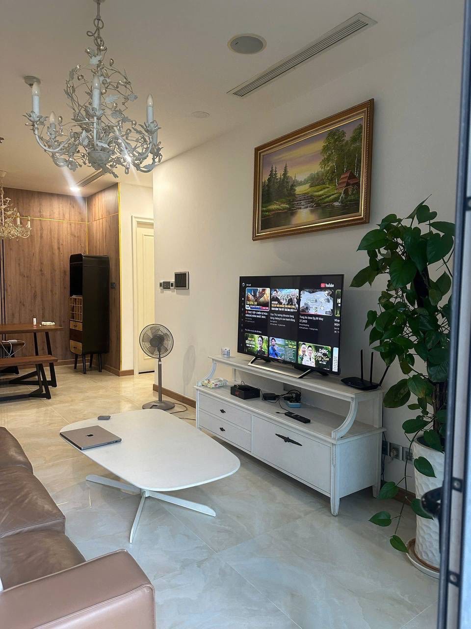 Cho thuê căn hộ Quận 1, căn hộ Vinhomes Golden River, 3PN, 110m2, giá thuê 35 triệu/tháng.