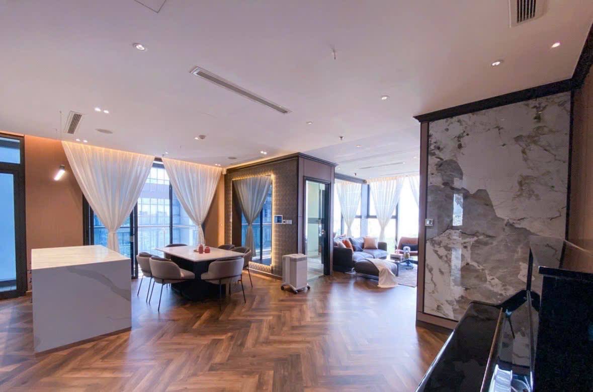 Cho thuê căn hộ Quận 1, căn hộ Vinhomes Golden River, 3PN, 99m2, giá thuê 65 triệu/tháng.