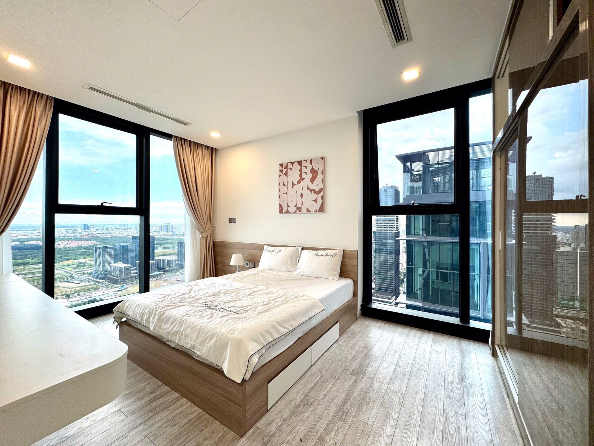 Cho thuê căn hộ Quận 1, căn hộ Vinhomes Golden River, 3PN, 120m2, giá thuê 55 triệu/tháng.