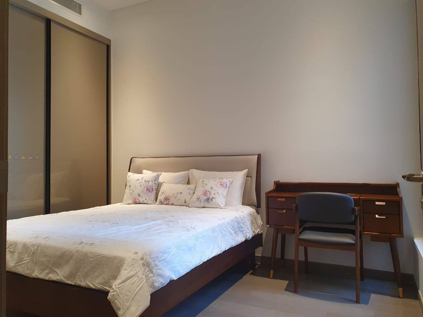 Cho thuê căn hộ Quận 1, căn hộ The Marq, 2PN, 71m2, giá thuê 45 triệu/tháng.