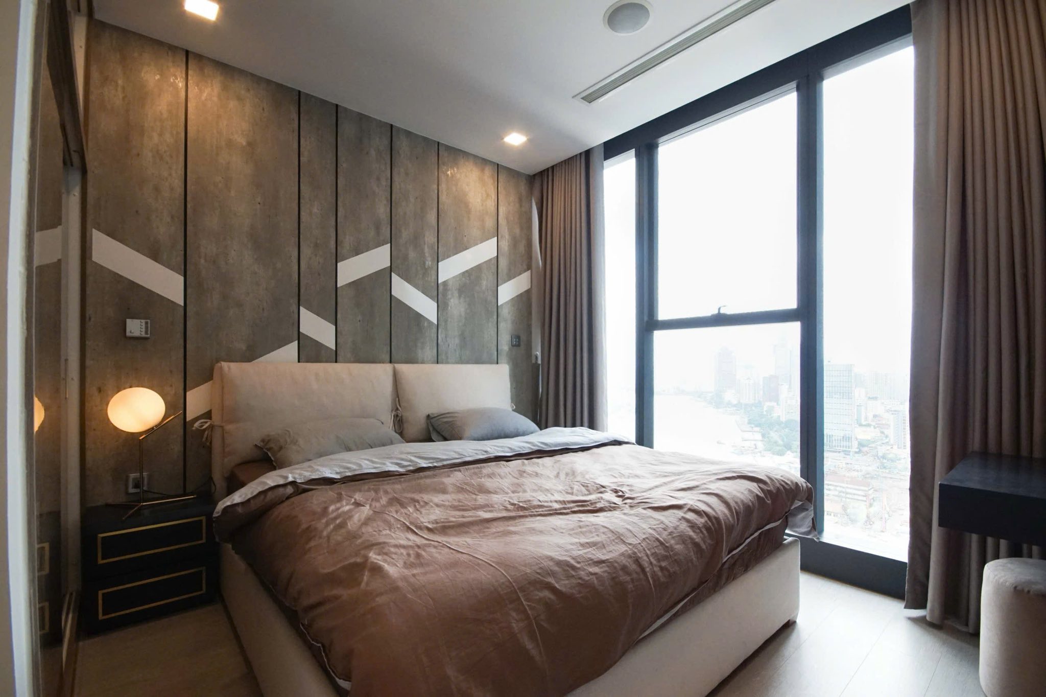 Cho thuê căn hộ Quận 1, căn hộ Vinhomes Golden River, 2PN, 74m2, giá thuê 30 triệu/tháng.