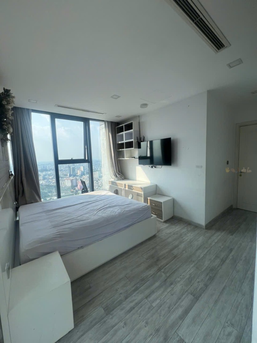 Cho thuê căn hộ Quận 1, căn hộ Vinhomes Golden River, 3PN, 110m2, giá thuê 43 triệu/tháng.