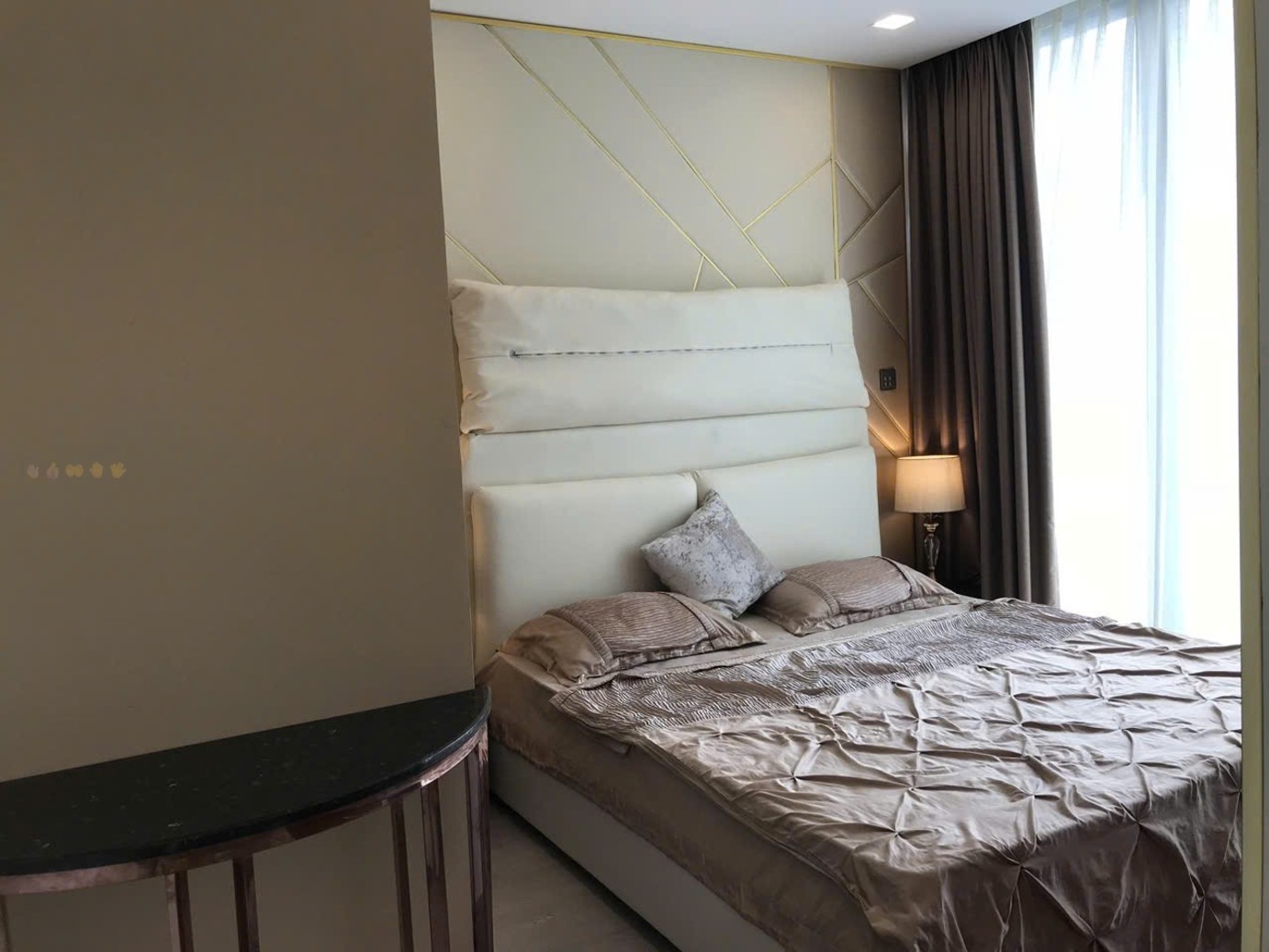 Cho thuê căn hộ Quận 1, căn hộ Vinhomes Golden River, 2PN, 74m2, giá thuê 35 triệu/tháng.