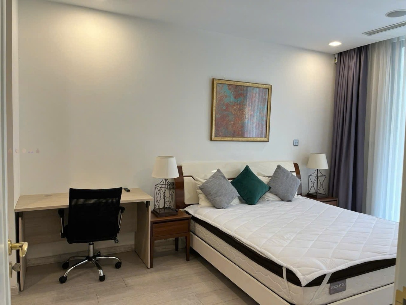 Cho thuê căn hộ Quận 1, căn hộ Vinhomes Golden River, 2PN, 86m2, giá thuê 37 triệu/tháng.