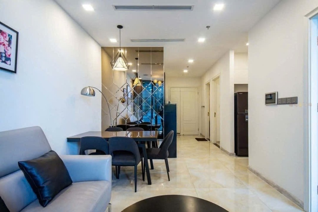 Cho thuê căn hộ Quận 1, căn hộ Vinhomes Golden River, 2PN, 68m2, giá thuê 28 triệu/tháng.