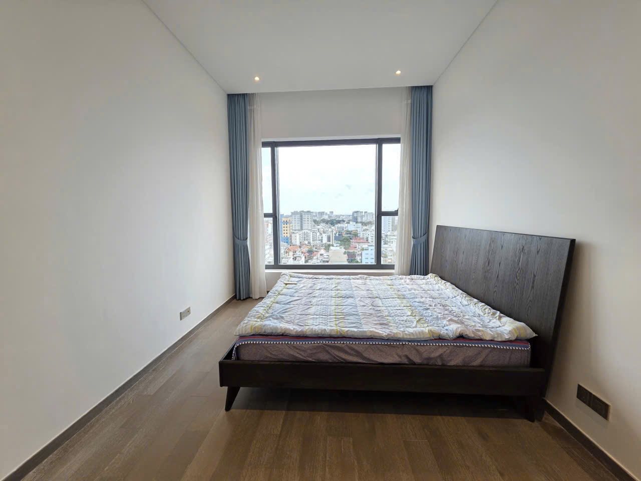 Cho thuê căn hộ Quận 1, căn hộ The Marq, 4PN, 145m2, giá thuê 75 triệu/tháng.