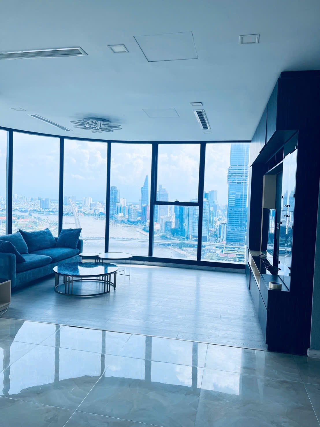 Cho thuê căn hộ Quận 1, căn hộ Vinhomes Golden River, 4PN, 160m2, giá thuê 75 triệu/tháng.