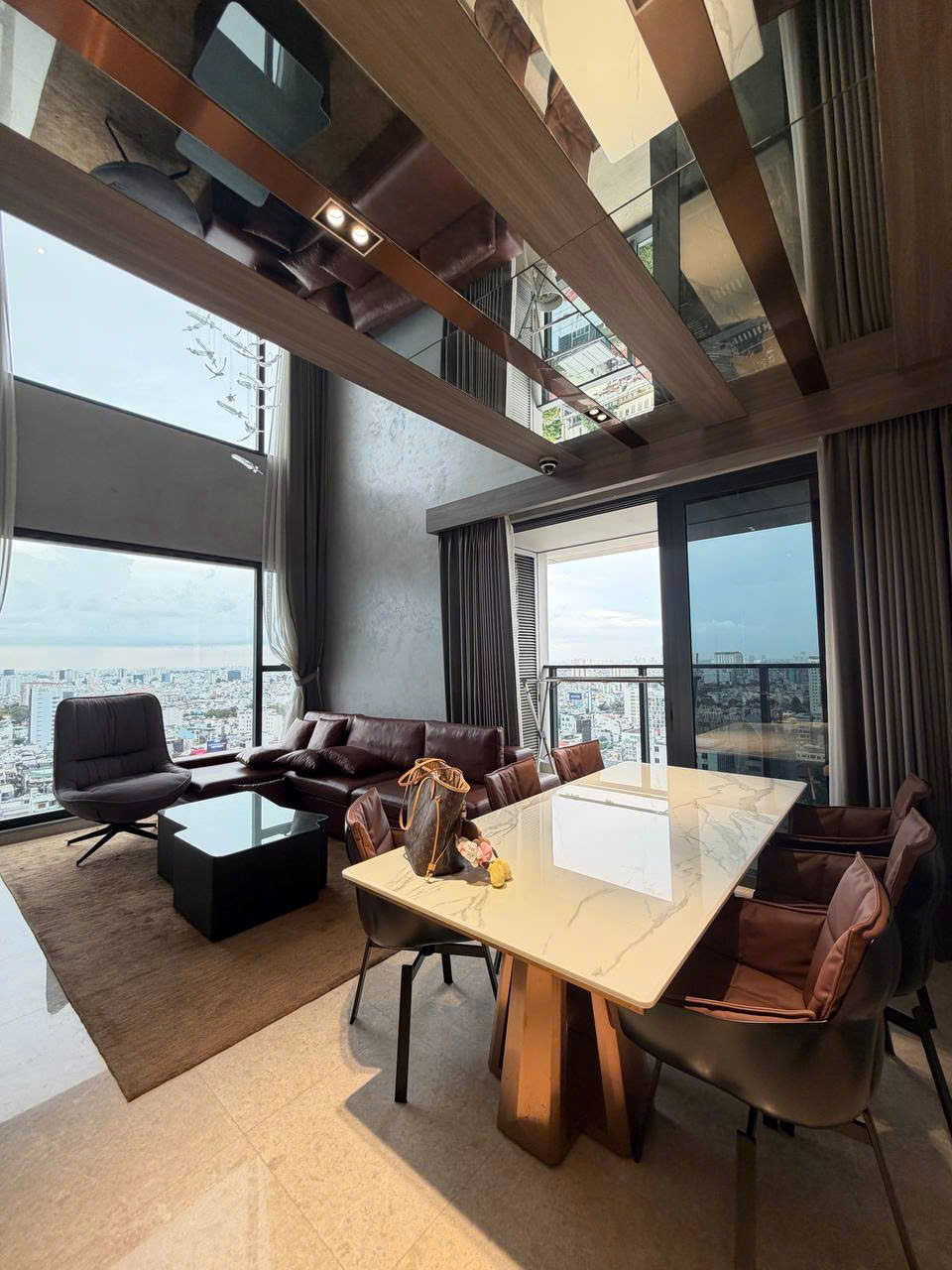 Cho thuê căn hộ Quận 1, căn hộ The Marq, 4PN, 143m2, giá thuê 4500$ /tháng.