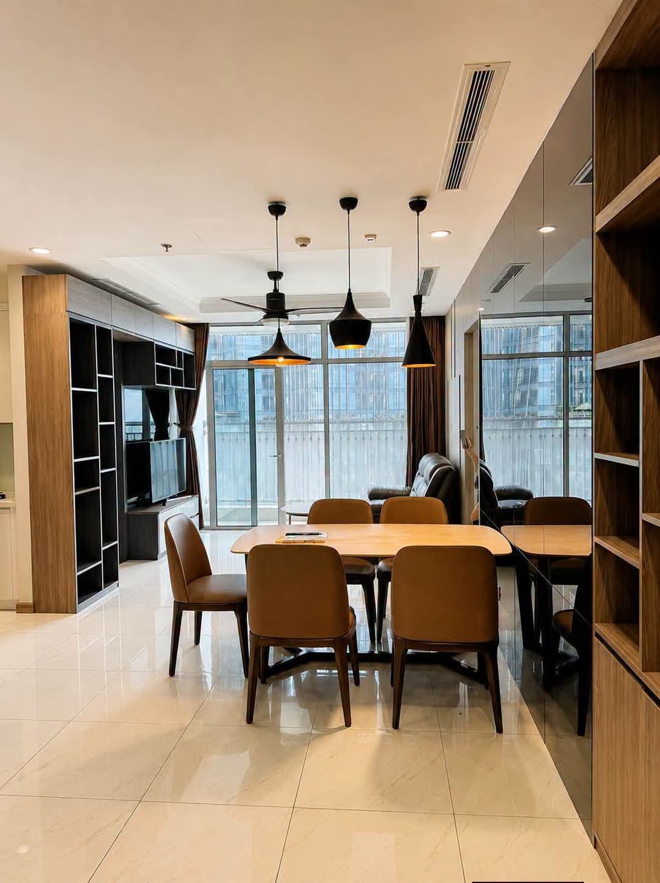 Cho thuê căn hộ Quận 1, căn hộ Vinhomes Golden River, 3PN, 100m2, giá thuê 37 triệu/tháng.
