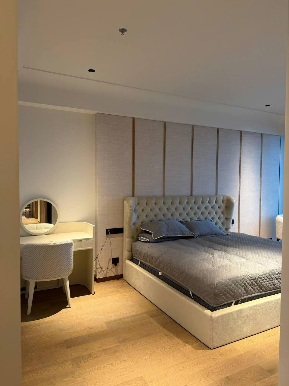 Cho thuê căn hộ Quận 1, căn hộ Grand Marina Saigon, 3PN, 117m2, giá thuê 150 triệu/tháng.