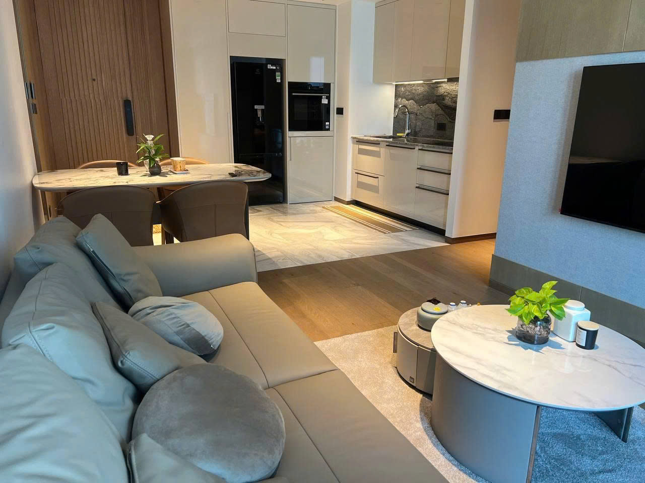 Cho thuê căn hộ Quận 1, căn hộ Grand Marina Saigon, 1PN, 57m2, giá thuê 50 triệu/tháng.