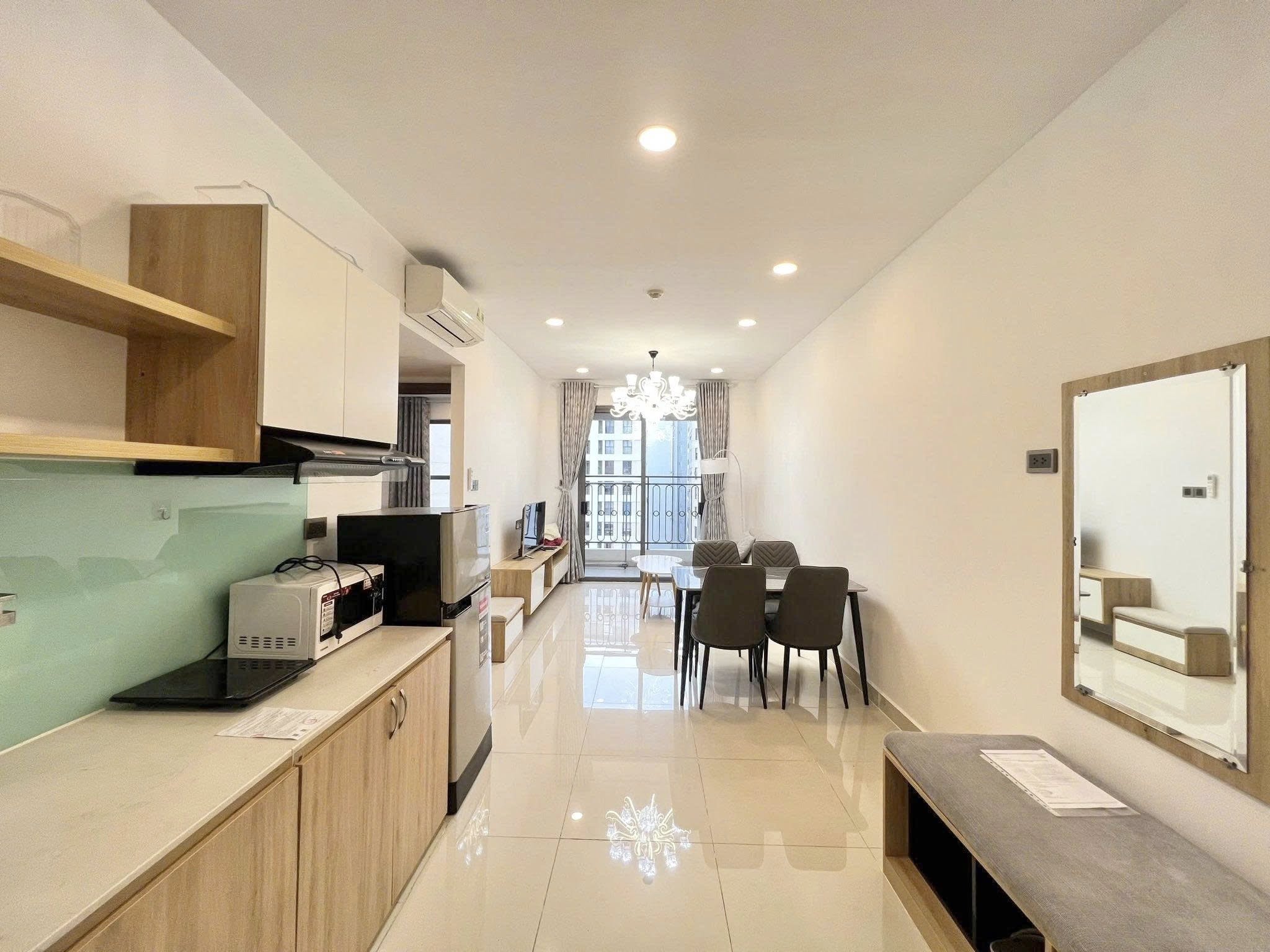 Cho thuê căn hộ Quận 4, căn hộ Gold View, 2PN, 65m2, giá thuê 19 triệu/tháng.